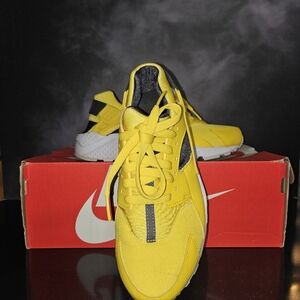 Nike Huarache Run (GS) Sz 5.5Y